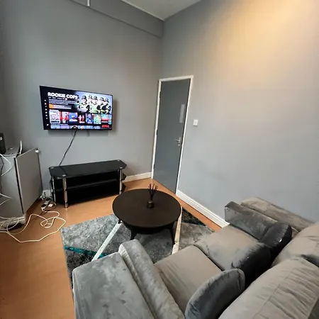 3 Bedroom 3 Bed * Бирмингем